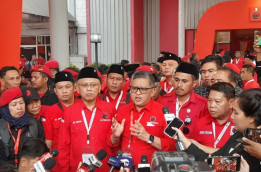 Hasto Diam soal Sandiaga di Bursa Cawapres Ganjar