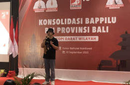 Kaesang Minta Kader PSI Turun ke Masyarakat Berpolitik Gembira