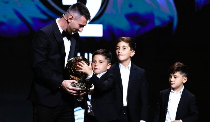 Anggota Timnas Argentina Berikan Selamat Pada Messi Atas Ballon D'Or