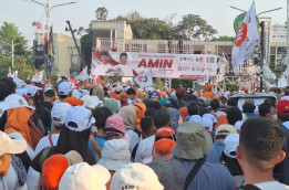 Anies Janji Perbaiki Jalan Raya Sawangan Depok