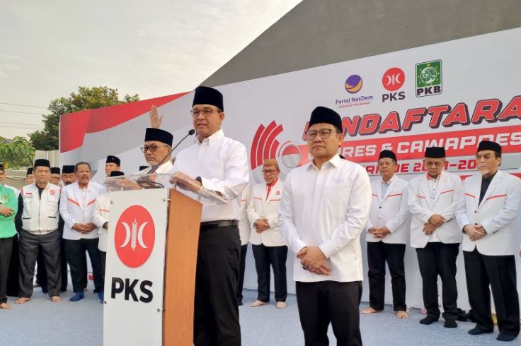 'AMIN' Disambut Massa Simpatisan Di DPP PKS