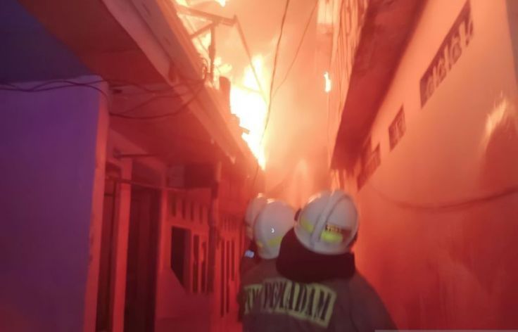 Diduga Gara-Gara Obat Nyamuk 20 Rumah Terbakar di Rawamangun