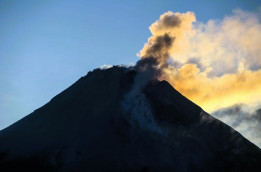 Gunung Merapi Semburkan Lava Sejauh 1,8 kilometer