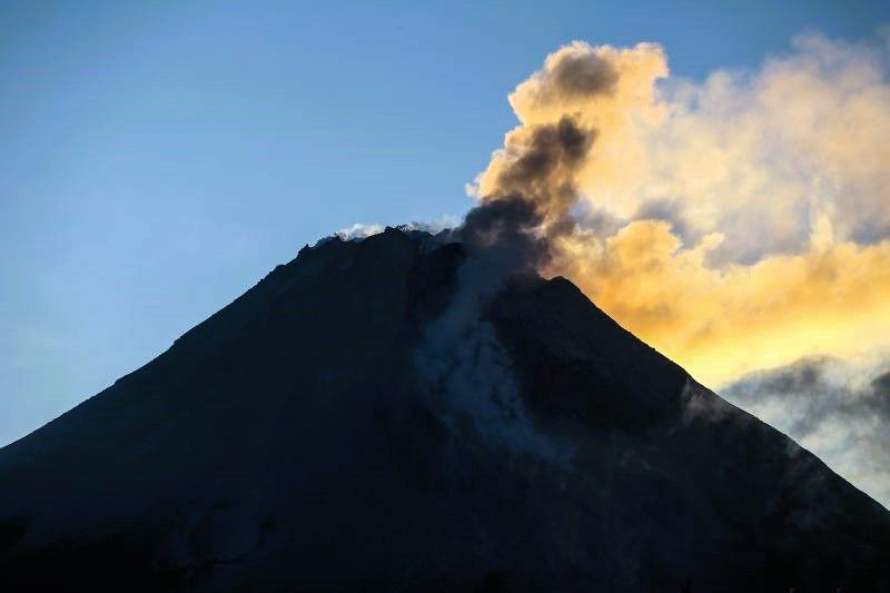 Gunung Merapi Semburkan Lava Sejauh 1,8 kilometer