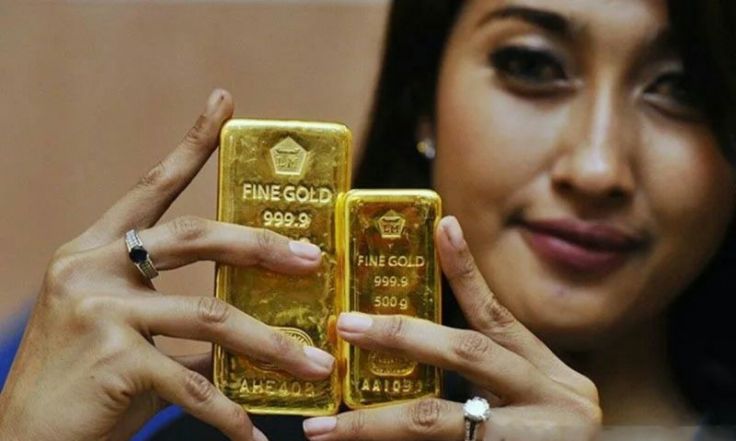 Harga Emas Antam Hari Ini Turun Rp10.000 per Gram