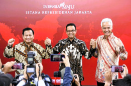 PDIP: Jokowi Menunjukan Netralitasnya Dengan Makan Siang Bersama Tiga Capres