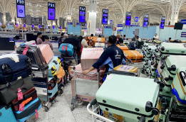 Rusuhnya Proses 'Check in' di Counter Garuda Bandara Madinah