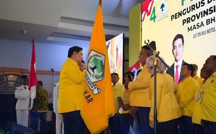 Airlangga Lantik Paulus Waterpauw Menjadi Ketua DPD Golkar Papua Barat