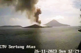 Anak Krakatau Kembali Erupsi Hari Ini