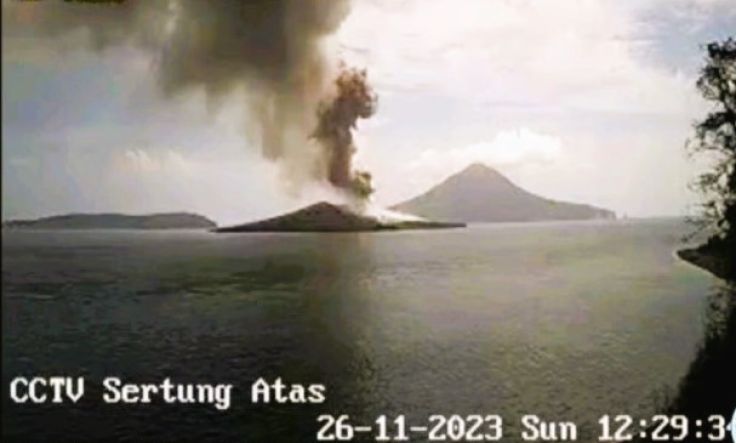 Anak Krakatau Kembali Erupsi Hari Ini