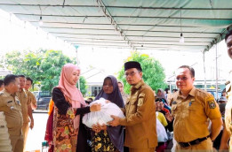 Bangka Tengah Bantu 42 Rumah Warga Tersambar Petir