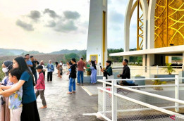 Objek Wisata Masjid BSI BHC Padat Wisatawan Saat Hari Libur