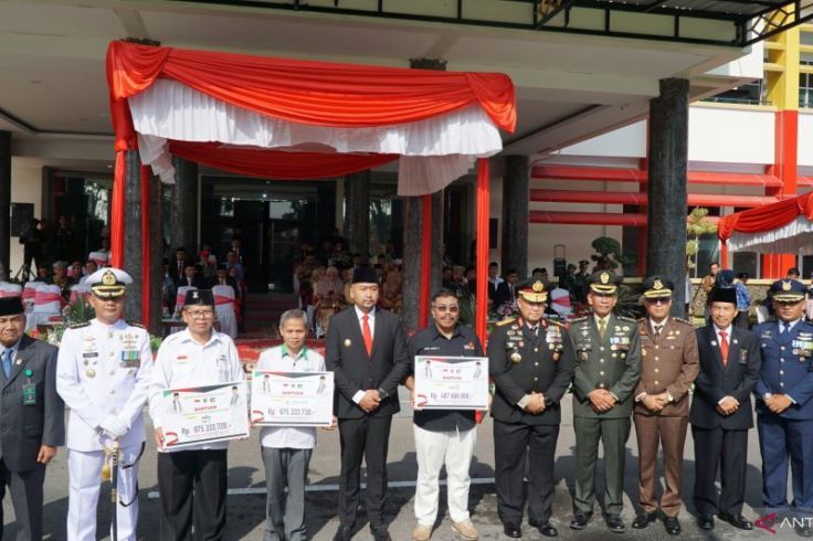 Pemprov Sumbar Salurkan Donasi Rp 2,4 Miliar Untuk Palestina