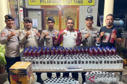 Polisi Sita 504 Botol Minuman Beralkohol di Pelabuhan Poto Tano