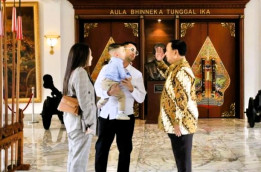 Prabowo Terima Kunjungan Pesohor, Dari Cipung Hingga Iko Uwais