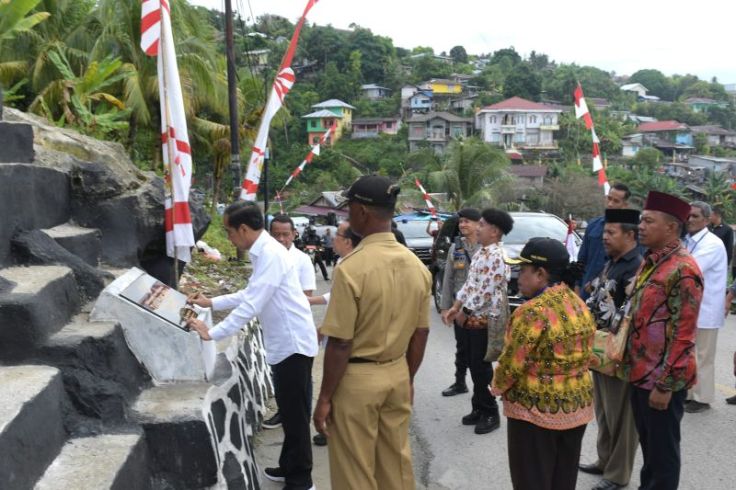 Presiden Jokowi Tanda Tangani Tugu Pancasila di Fakfak Papua