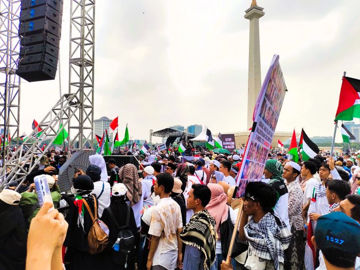 Ratusan Ribu Massa Aksi Damai Bela Palestina Penuhi Kawasan Monas