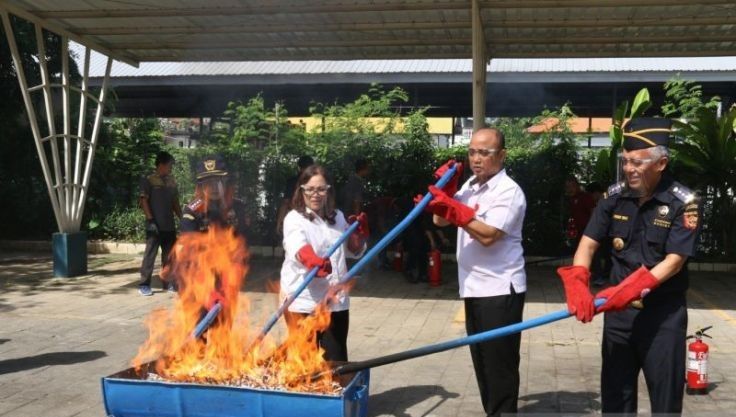 Bea Cukai Ngurah Rai Musnahkan Ribuan Barang Larangan 