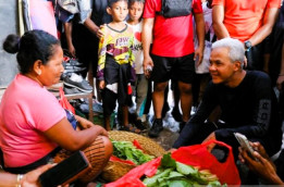 Ganjar Jalan Pagi Dan Cek Harga bahan Pokok Di Kupang