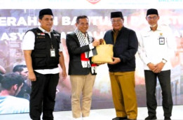 Gubernur Kalsel Serahkan Rp4,4 Miliar Ke Baznas Untuk Palestina