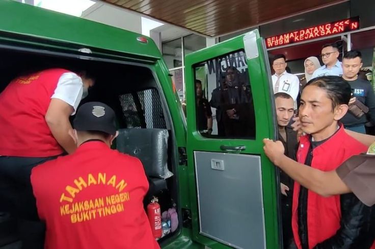 Kejari Bukittinggi Tahan Enam Tersangka Korupsi Pasar Atas