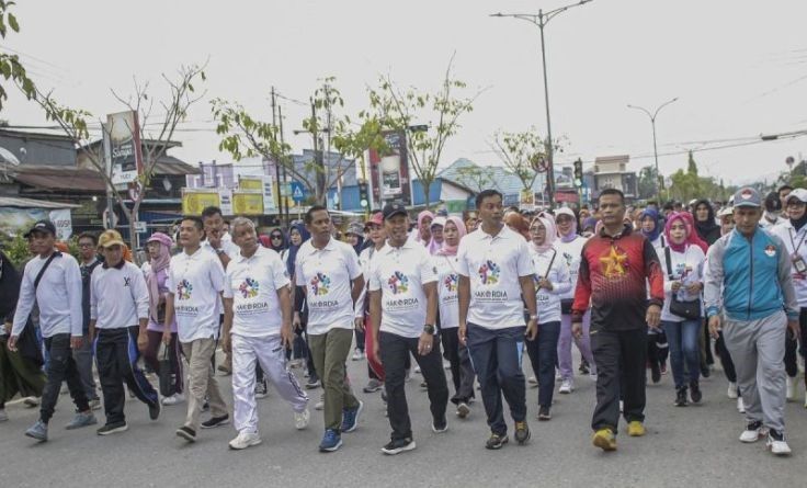 Pemkot Kendari Gelar Jalan Sehat Peringati Hari Anti Korupsi Sedunia