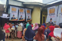 Ratusan Warga Serbu Penjualan Minyak Goreng Murah 