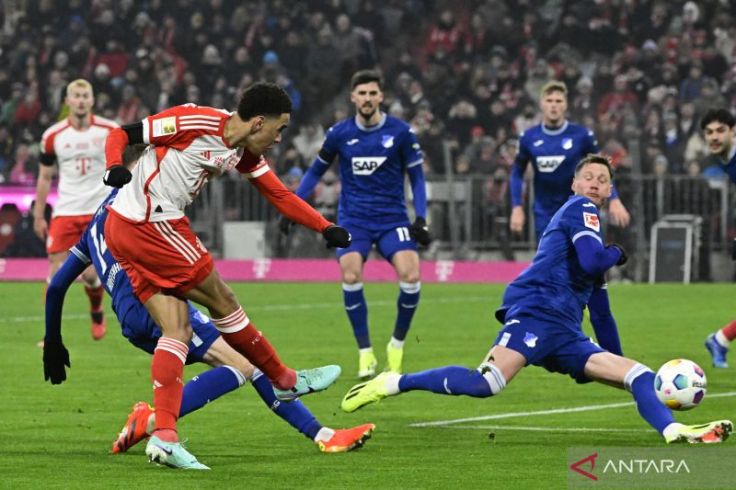 Bayern Kenang Mendiang Beckenbauer Tekuk 3-0 Hoffenheim