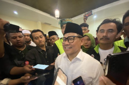 Stiker Prabowo-Gibran di Beras Bansos, Cak Imin Sebut Miskin Etika