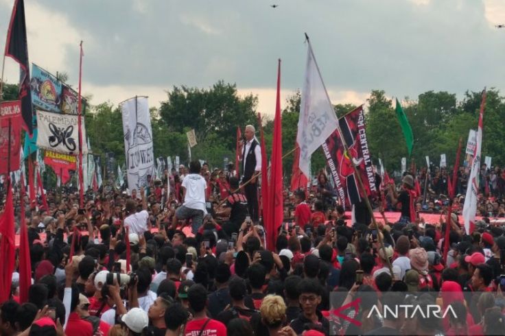 Ganjar Tawarkan Pilihan Janji, Sekolah Gratis atau Makan Gratis