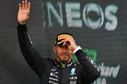 Pembalap Lewis Hamilton Nekat Berlaga Sampai Usia 40-an