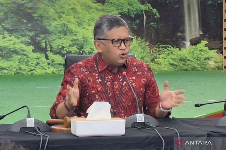 Hasto Desak KPU Perbaiki Debat Capres-Cawapres