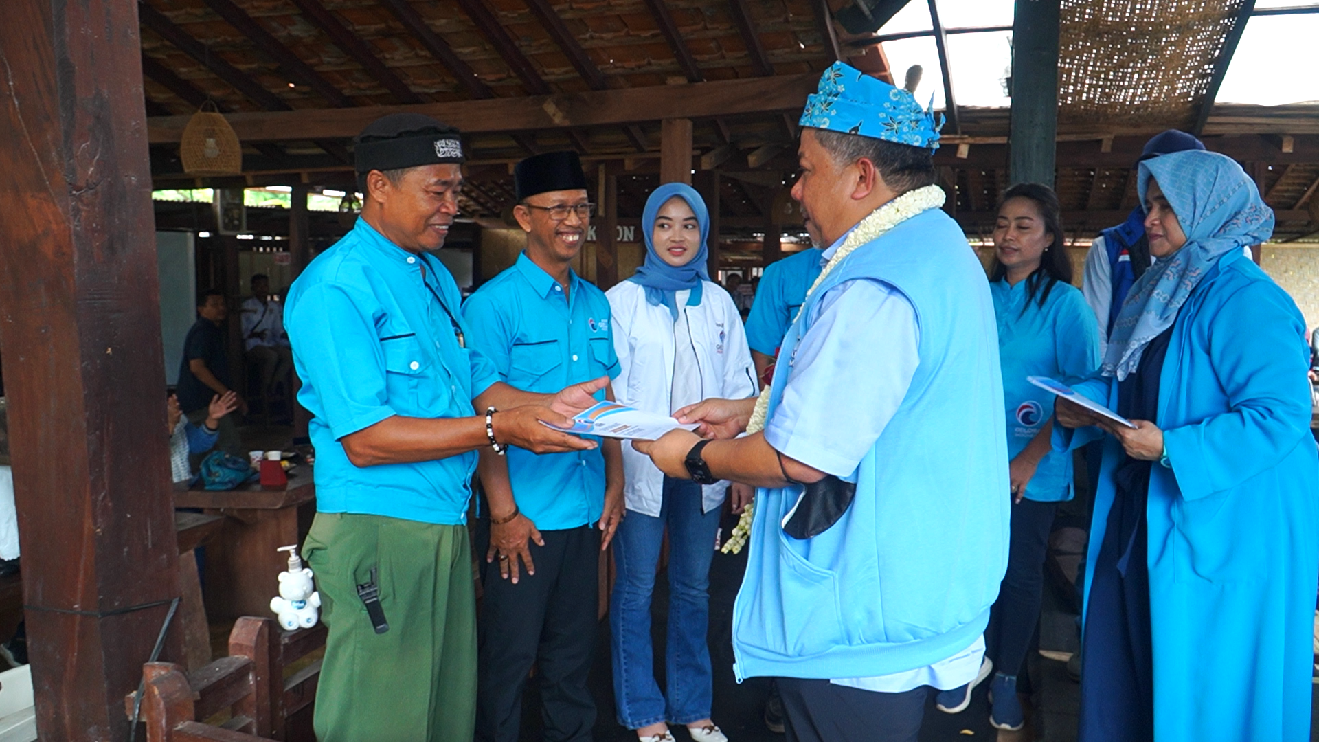 Tujuh Caleg Partai Gelora Indonesia Banyuwangi Menerima Anugrah Caleg Teladan