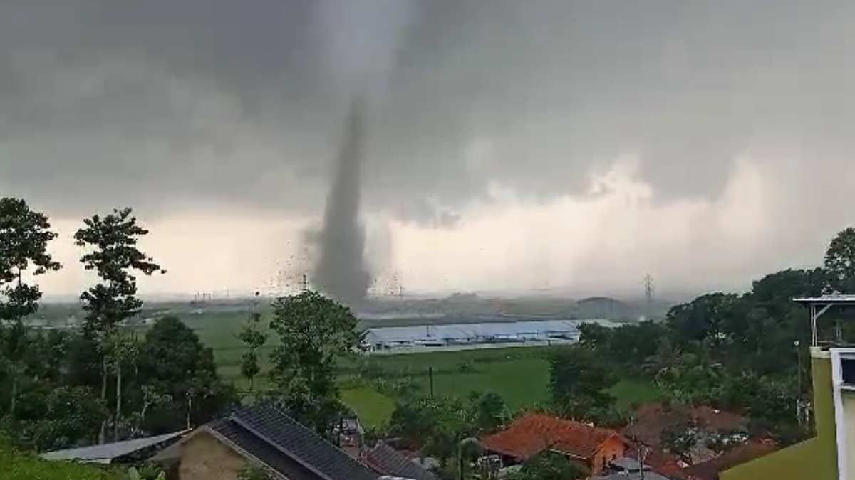 Angin Ribut di Rancaekek Bukan Puting Beliung, tapi Tornado Pertama di Indonesia