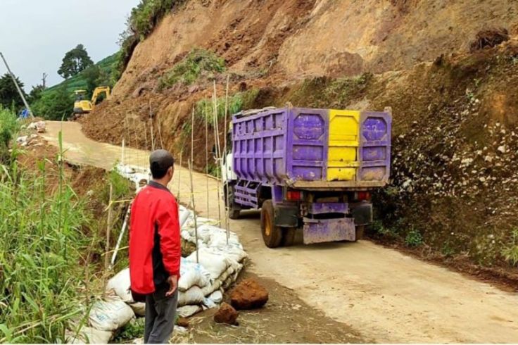 Petugas dan Logistik Pemilu di Batang Terancam Bencana Longsor