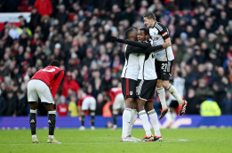 Fulham Pecundangi Manchester United di Kandang