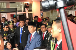 Ditanya Terlibatan Susun Kabinet Mendatang, Jokowi Minta Wartawan Tanya ke Prabowo