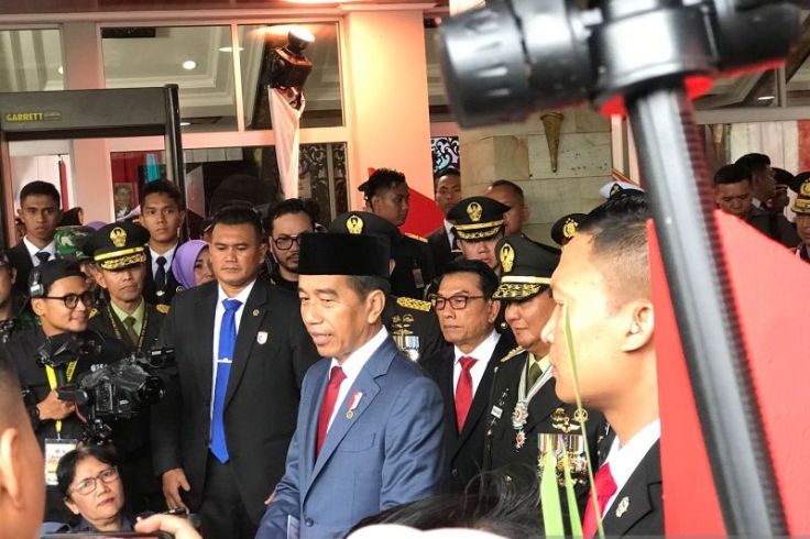 Ditanya Terlibatan Susun Kabinet Mendatang, Jokowi Minta Wartawan Tanya ke Prabowo