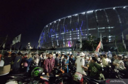 Ribuan Pendukung AMIN Padati Area Luar JIS Sejak Subuh