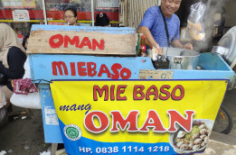 Nemu Bakso Bening Langka Khas Bogor, Mie Baso Mang Oman