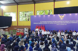 Presiden Jokowi Ngaku Senang dengan Emak-Emak Nasabah PNM Mekaar