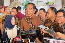 Jokowi Tanggapi Isu Hadi Jadi Menko Polhukam dan AHY Menteri ATR