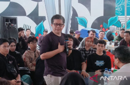 Rocky Gerung Ajak Pemuda Berpikir Kritis Pilih Presiden