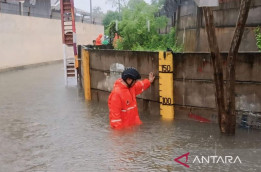 Sejumlah Titik di Jaktim Ini Banjir Parah akibat Hujan Deras