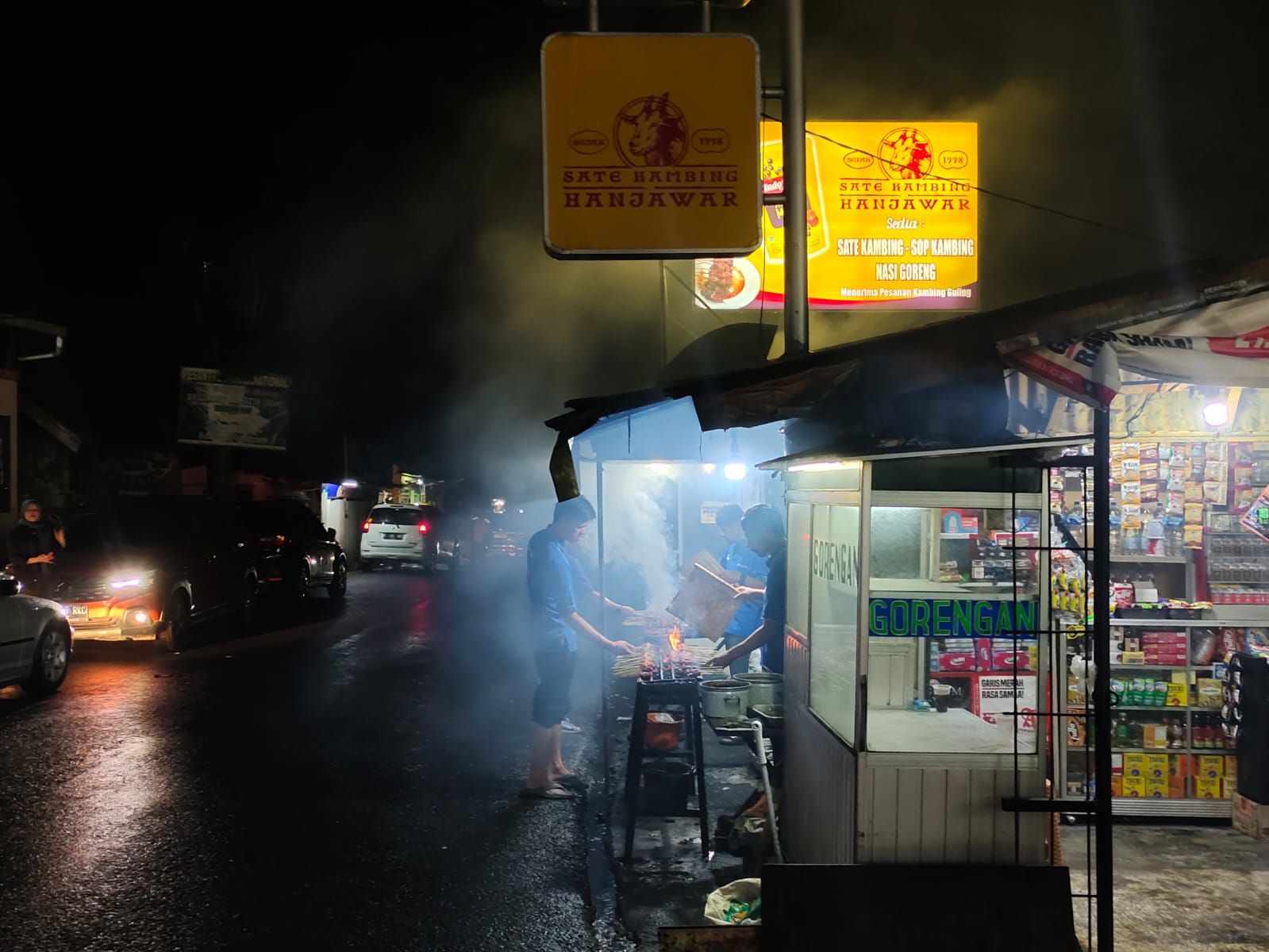 Udara Dingin, ”Hajar” Sate Kambing Hanjawar