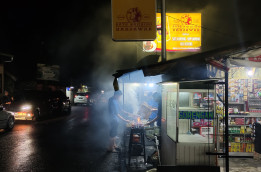 Udara Dingin, ”Hajar” Sate Kambing Hanjawar