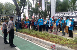 Warga Kampung Bayam Laporkan Heru ke Ombudsman RI