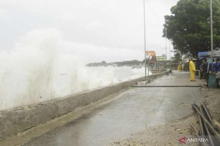 Cuaca Buruk di NTT, ASDP Tutup Sementara Rute Penyeberangan   