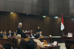 Ganjar Tolak Reformasi Dibawa Mundur