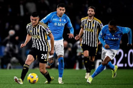 Gol Dramatis Giacomo Raspadori Menangkan Napoli dari Juventus